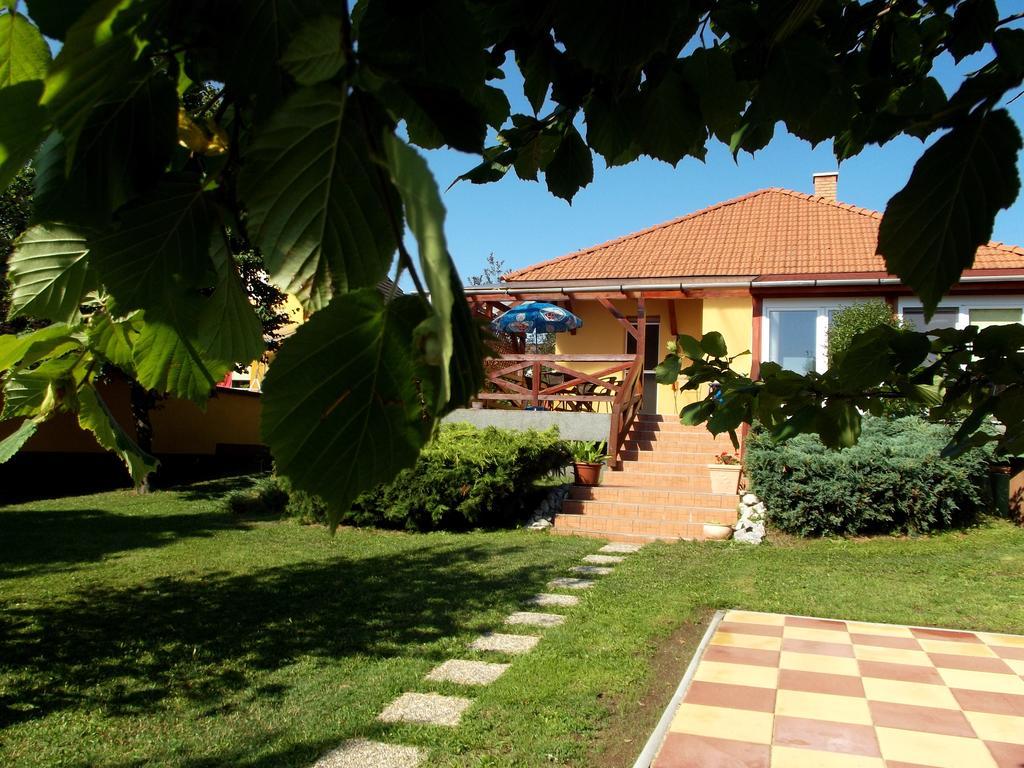 Villa Iris Egerszalok Exterior photo